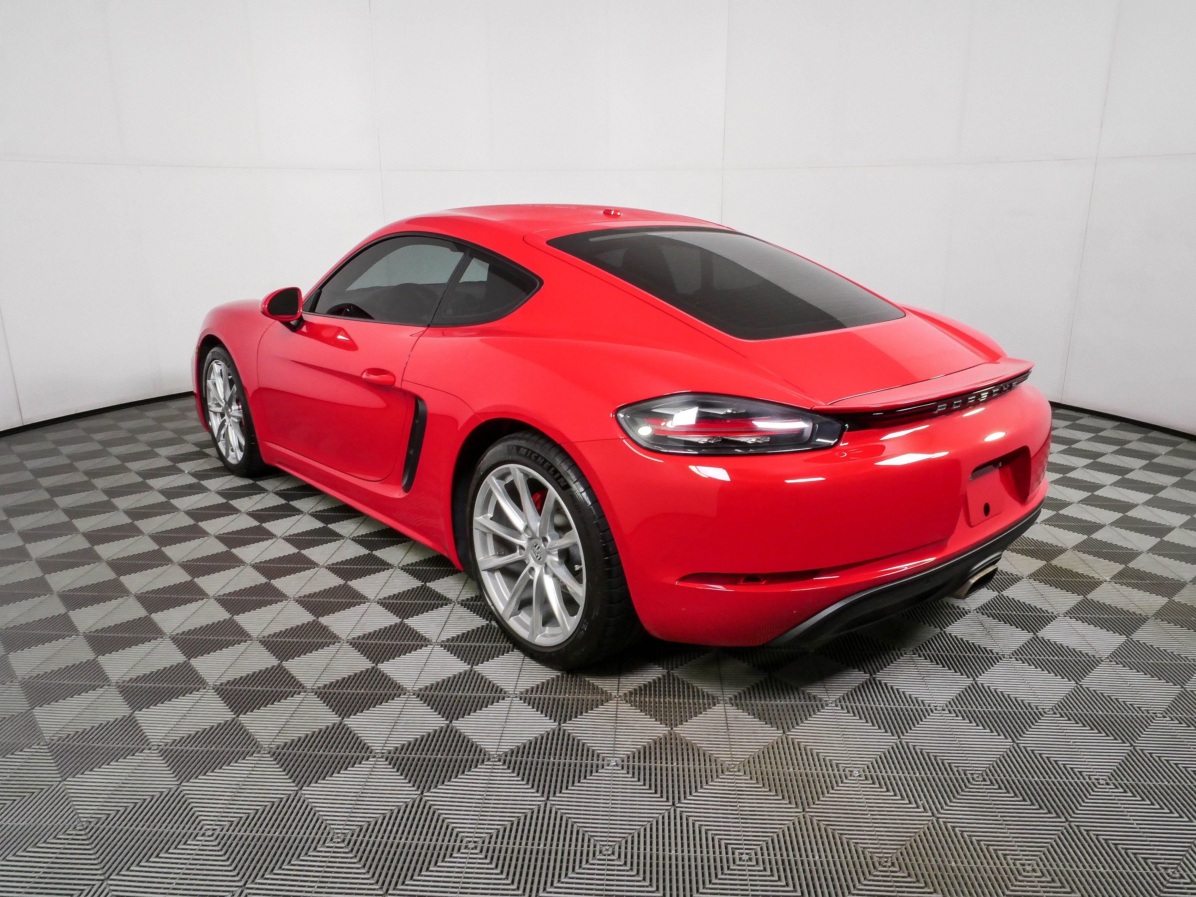 Certified 2018 Porsche 718 Cayman RWD image 3