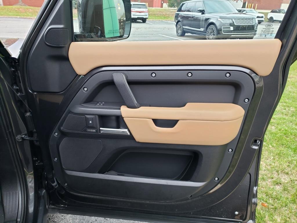 New 2026 Land Rover Defender 130 V8 image 18