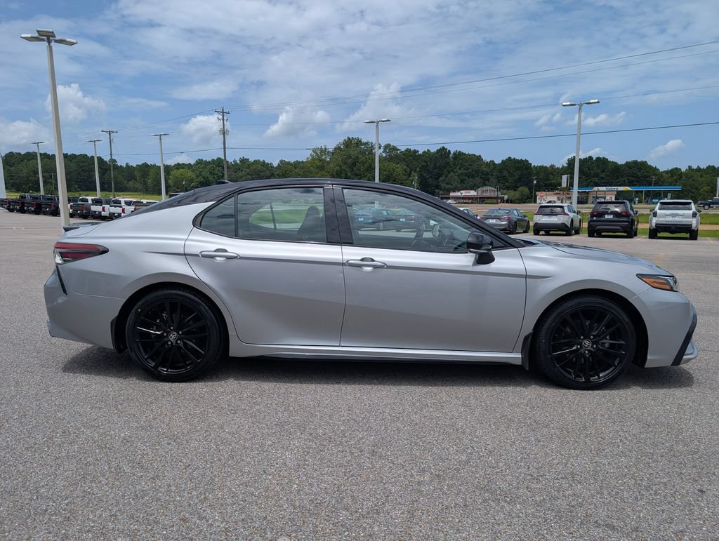 Used 2023 Toyota Camry XSE FWD image 6