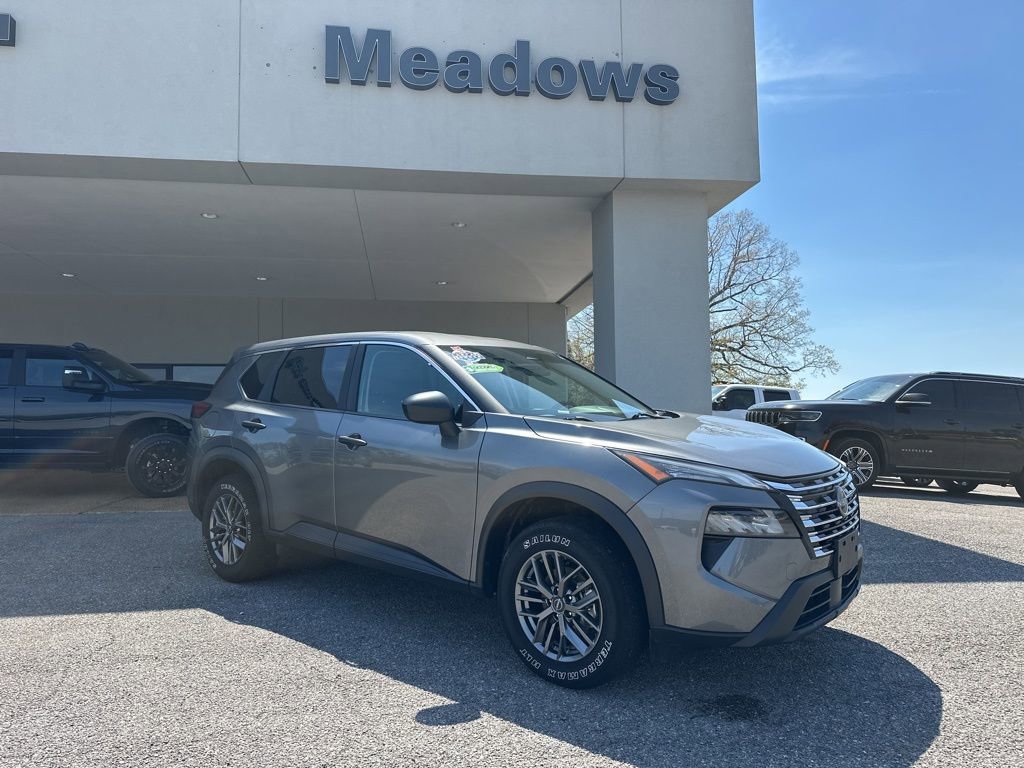 Used 2024 Nissan Rogue S AWD/4WD image 1