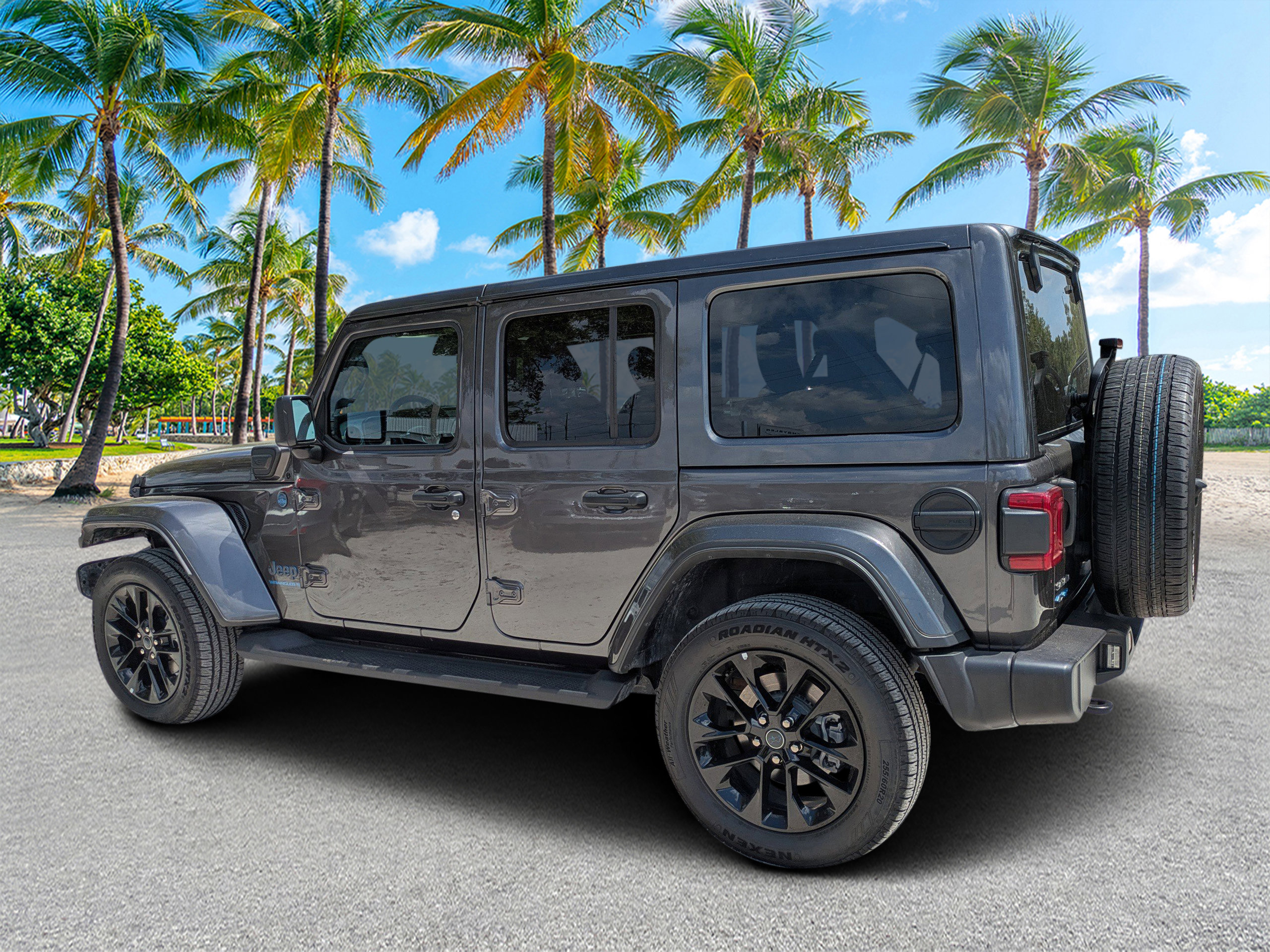 Certified 2025 Jeep Wrangler Unlimited Sahara AWD/4WD image 5
