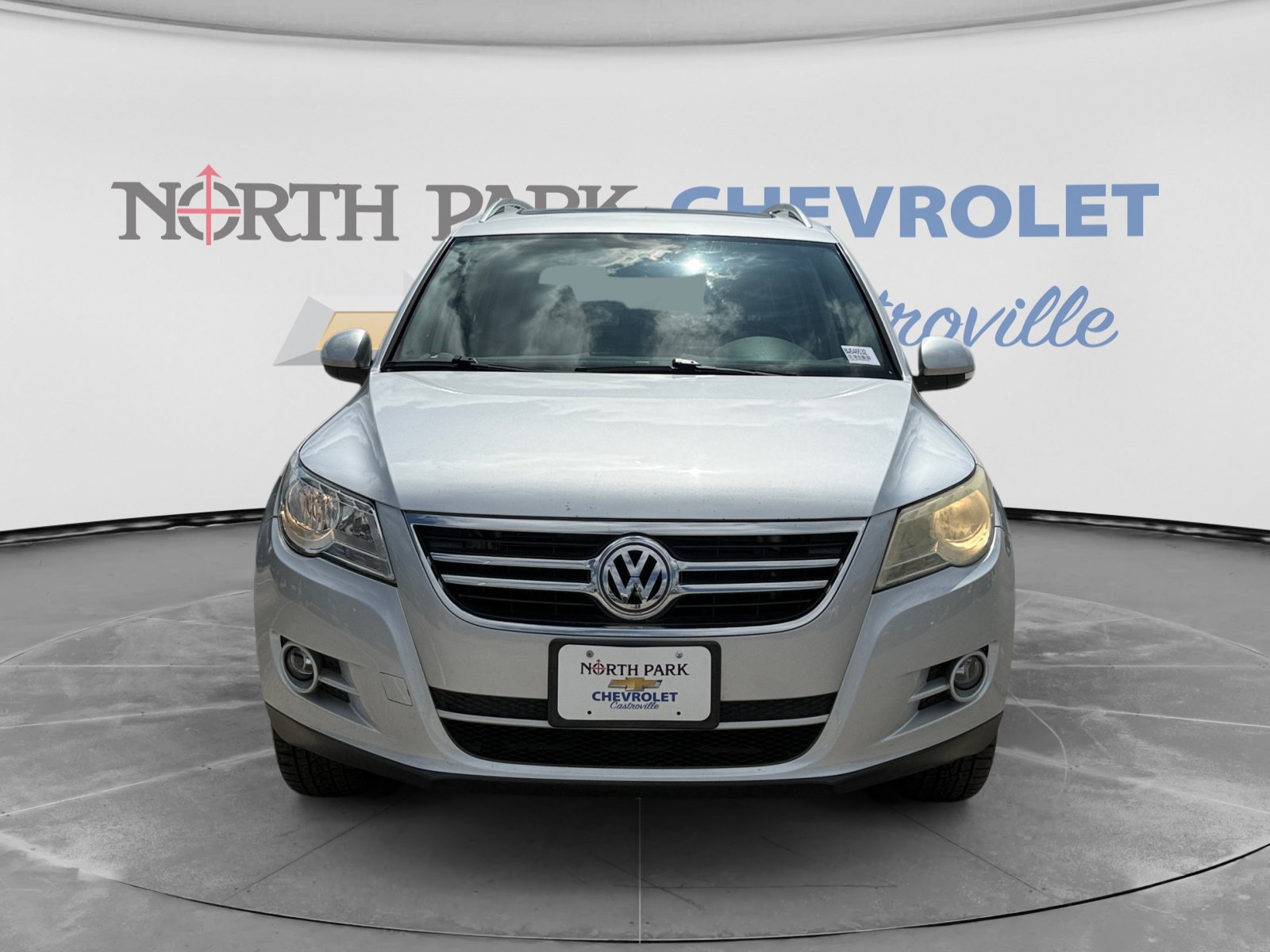 Used 2011 Volkswagen Tiguan 2WD image 2
