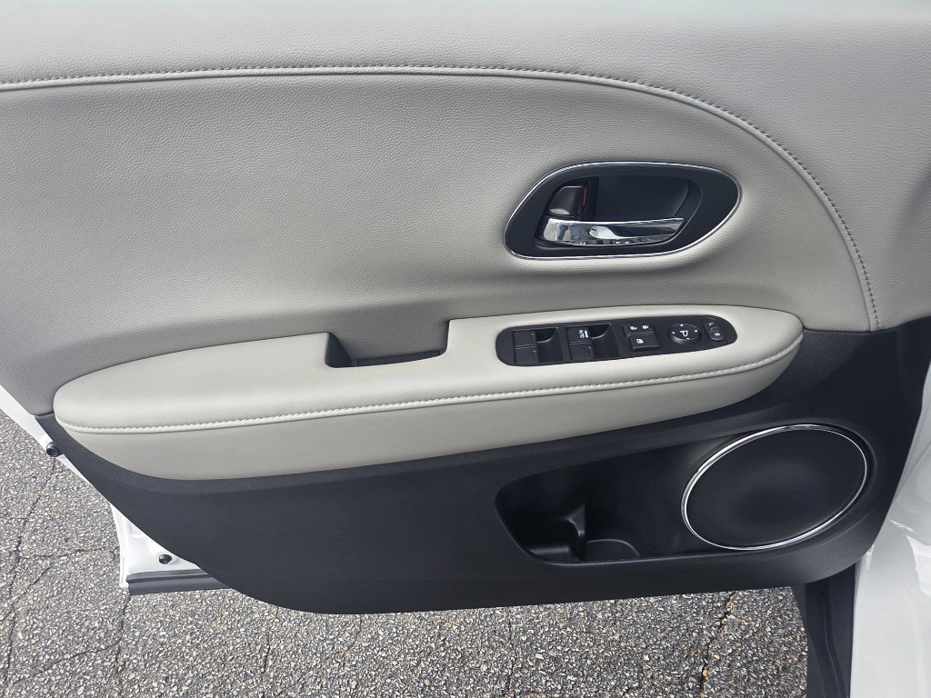 Used 2021 Honda HR-V EX-L image 10