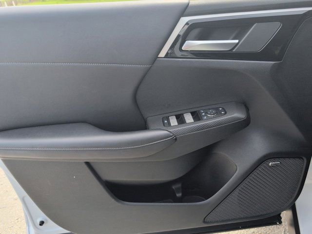 Used 2025 Mitsubishi Outlander SE FWD image 11