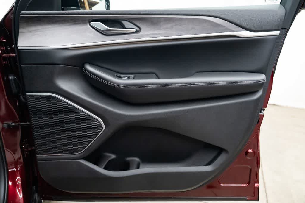 New 2026 Jeep Grand Cherokee L Limited AWD/4WD image 29