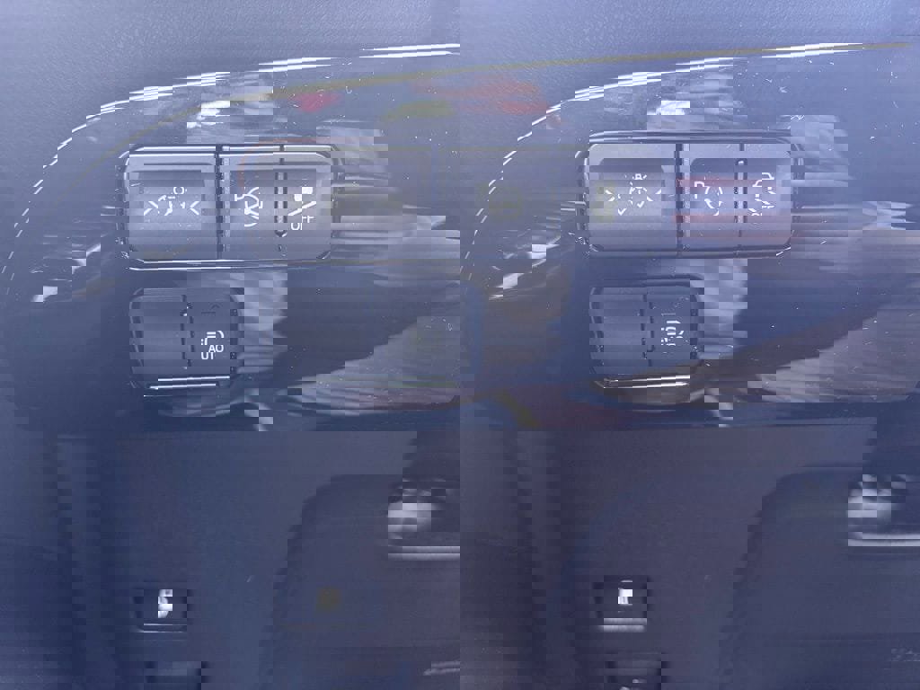 Used 2022 Toyota Prius XLE image 23