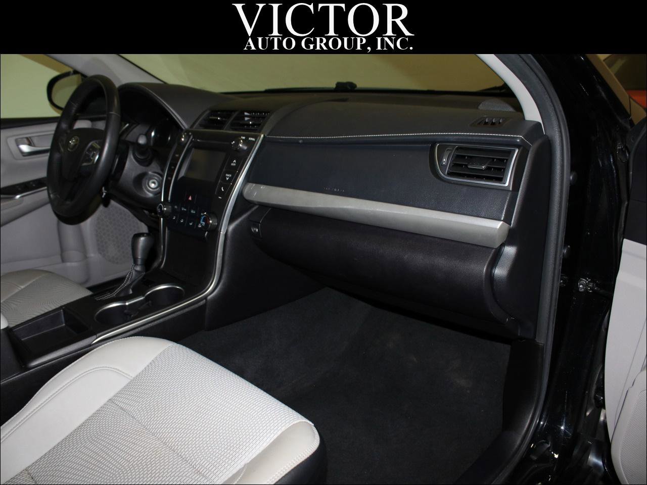 Used 2017 Toyota Camry SE image 35