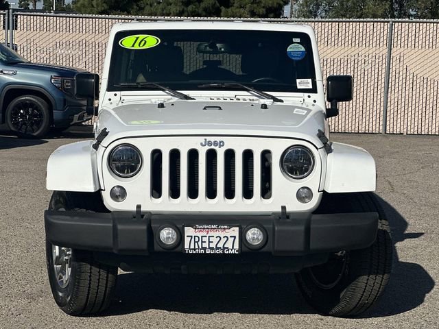 Used 2016 Jeep Wrangler Unlimited Rubicon w/ Connectivity Group image 2