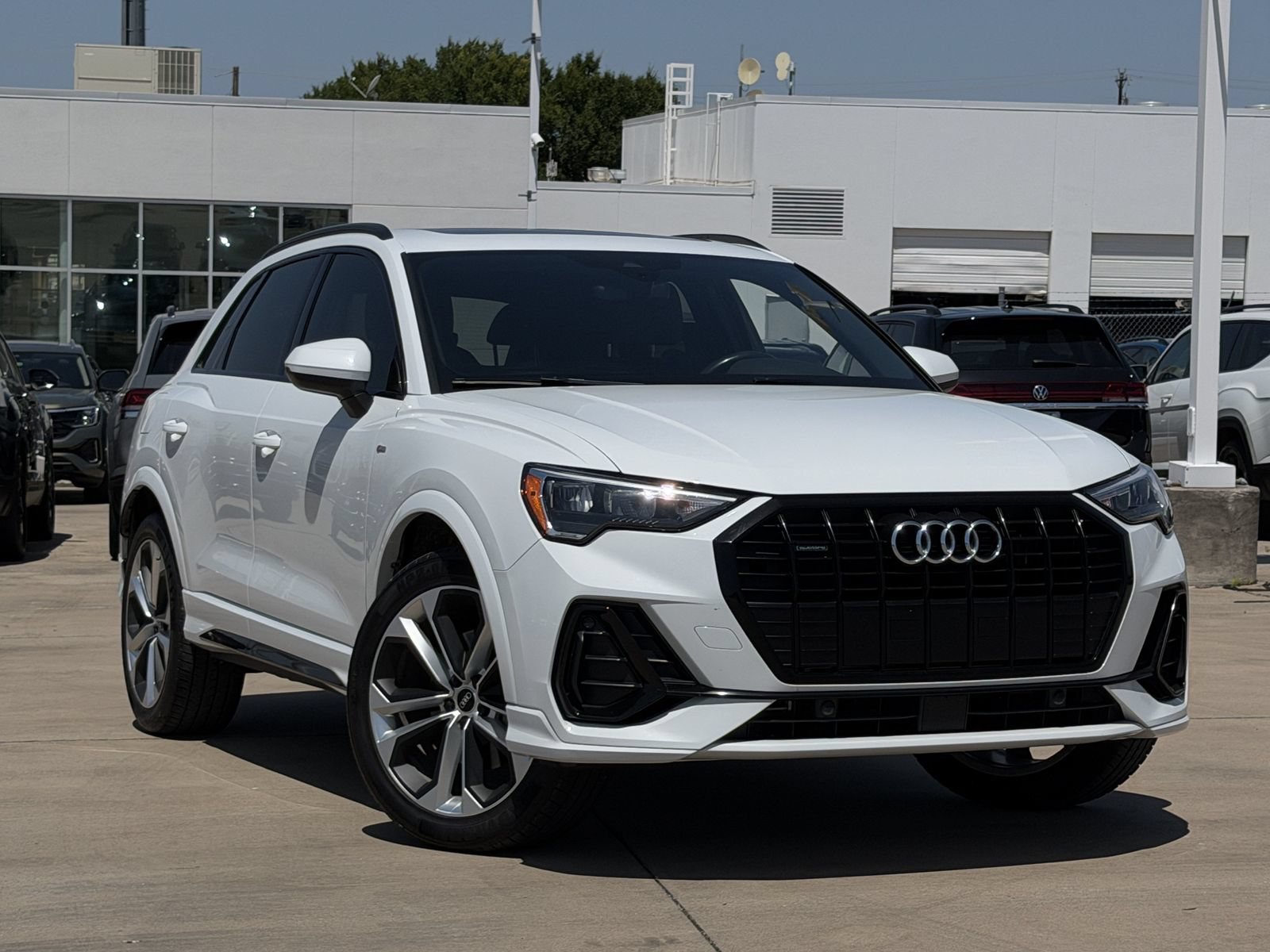 Used 2021 Audi Q3 2.0T Premium w/ 20" Wheel Package AWD/4WD image 2