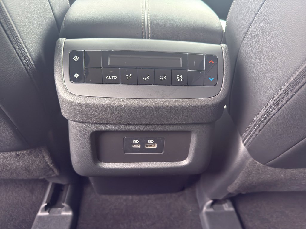 Certified 2024 Nissan Pathfinder SL w/ Black Appearance Package image 31
