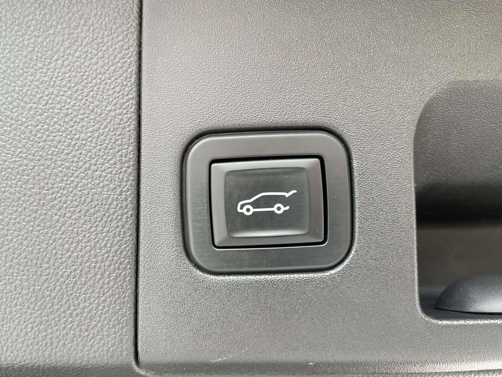 Used 2018 Cadillac XT5 Luxury w/ Driver Awareness Package image 11