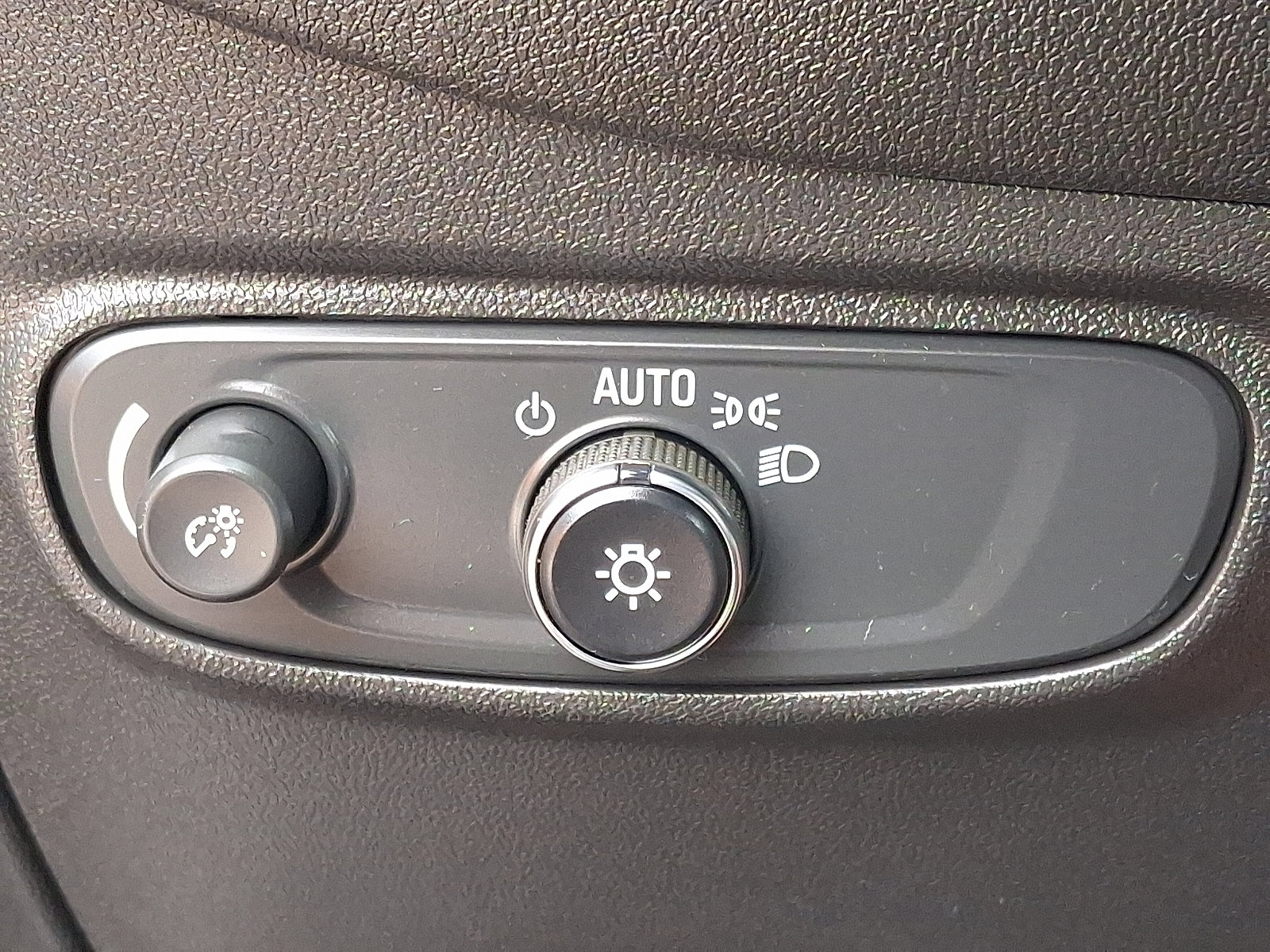 Certified 2024 Chevrolet Equinox LS w/ Midnight Edition image 24