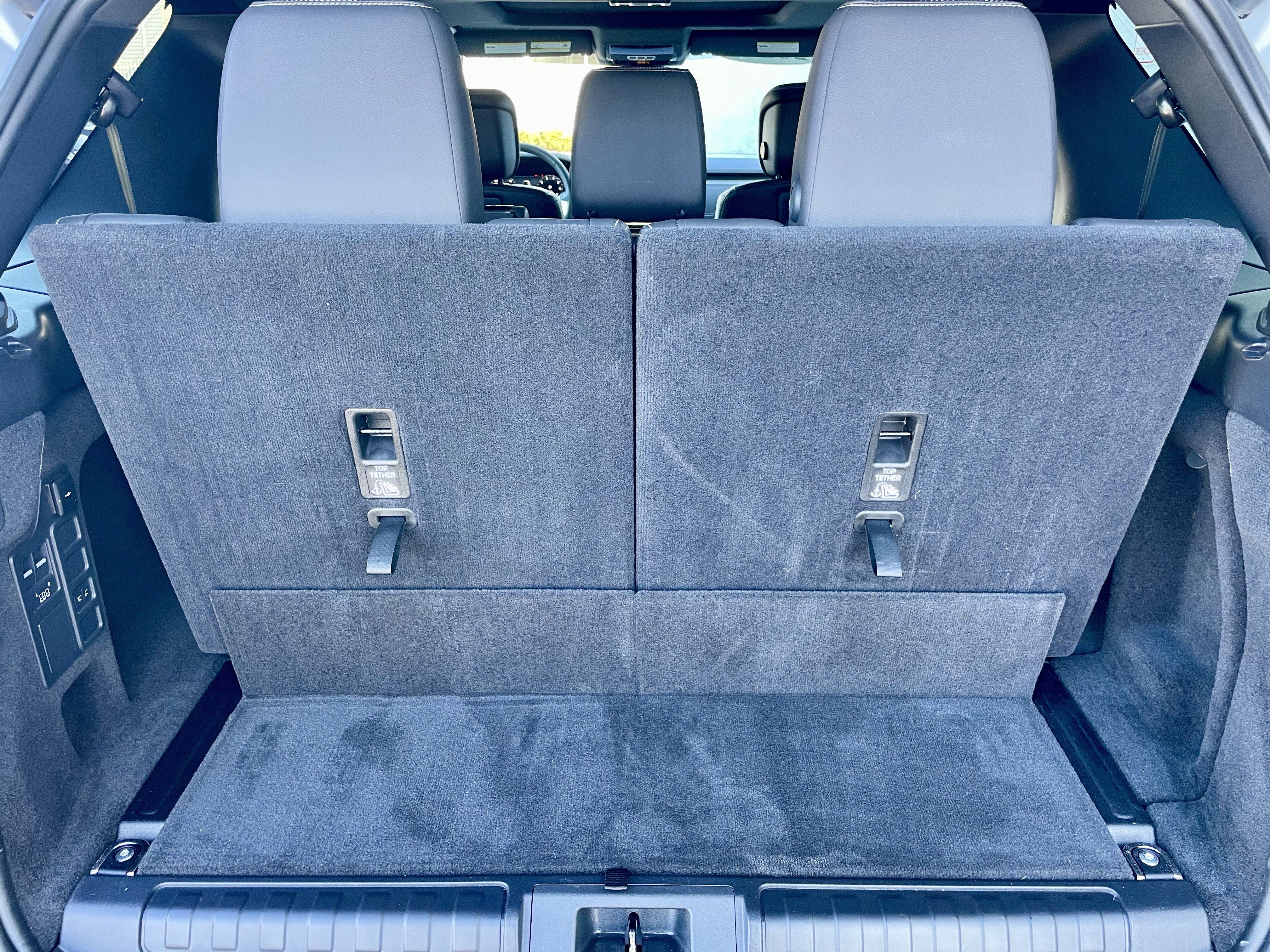 Certified 2024 Land Rover Discovery Dynamic SE image 38