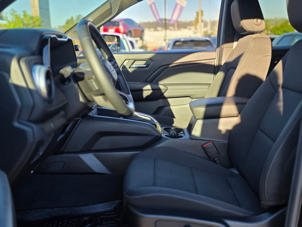 Used 2025 Chevrolet Colorado LT w/ Advanced Trailering Package image 11
