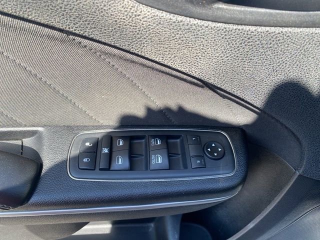 Used 2019 Dodge Charger SXT image 18