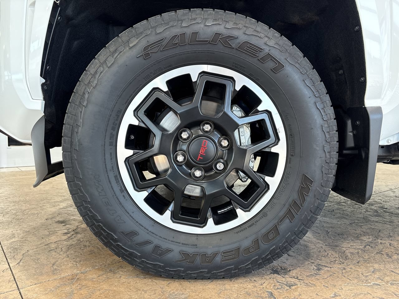 Certified 2025 Toyota Tacoma SR5 AWD/4WD image 10
