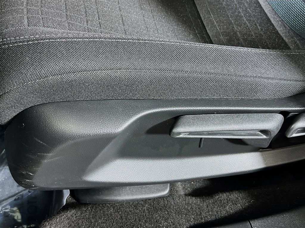 Used 2025 Honda HR-V LX image 17
