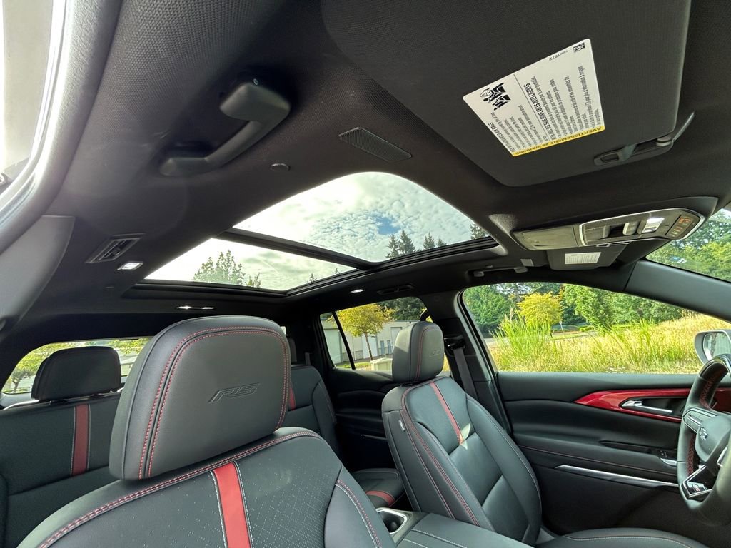 Used 2024 Chevrolet Traverse RS image 27