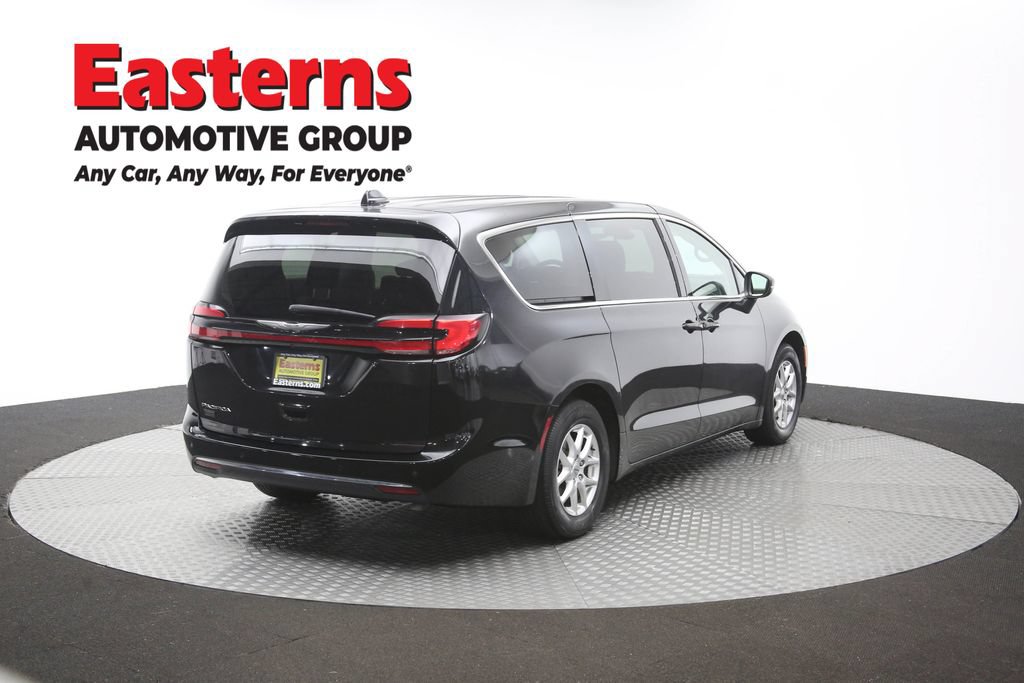 Used 2023 Chrysler Pacifica Touring-L FWD image 42