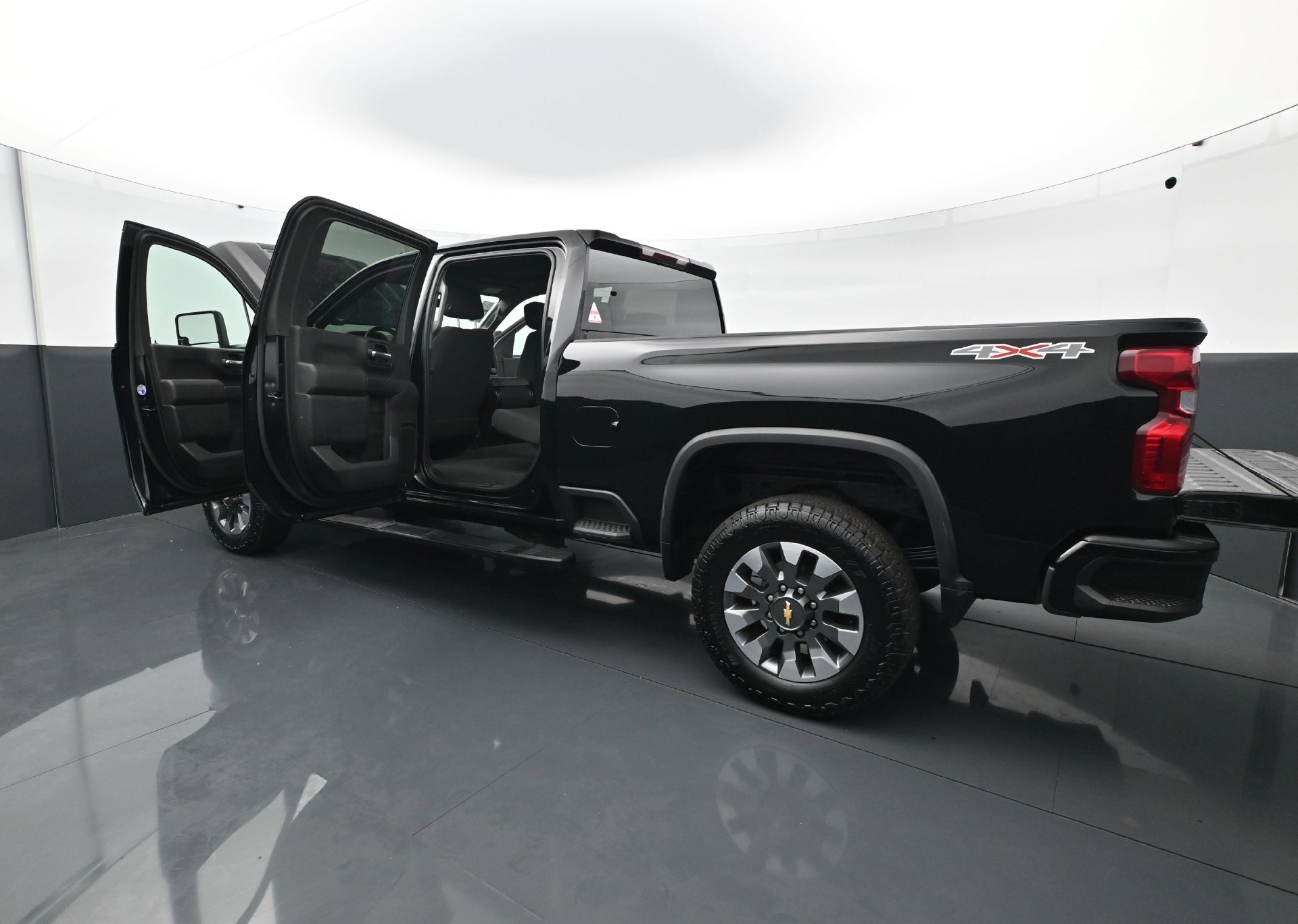 Used 2022 Chevrolet Silverado 2500 Custom w/ Custom Value Package AWD/4WD image 30