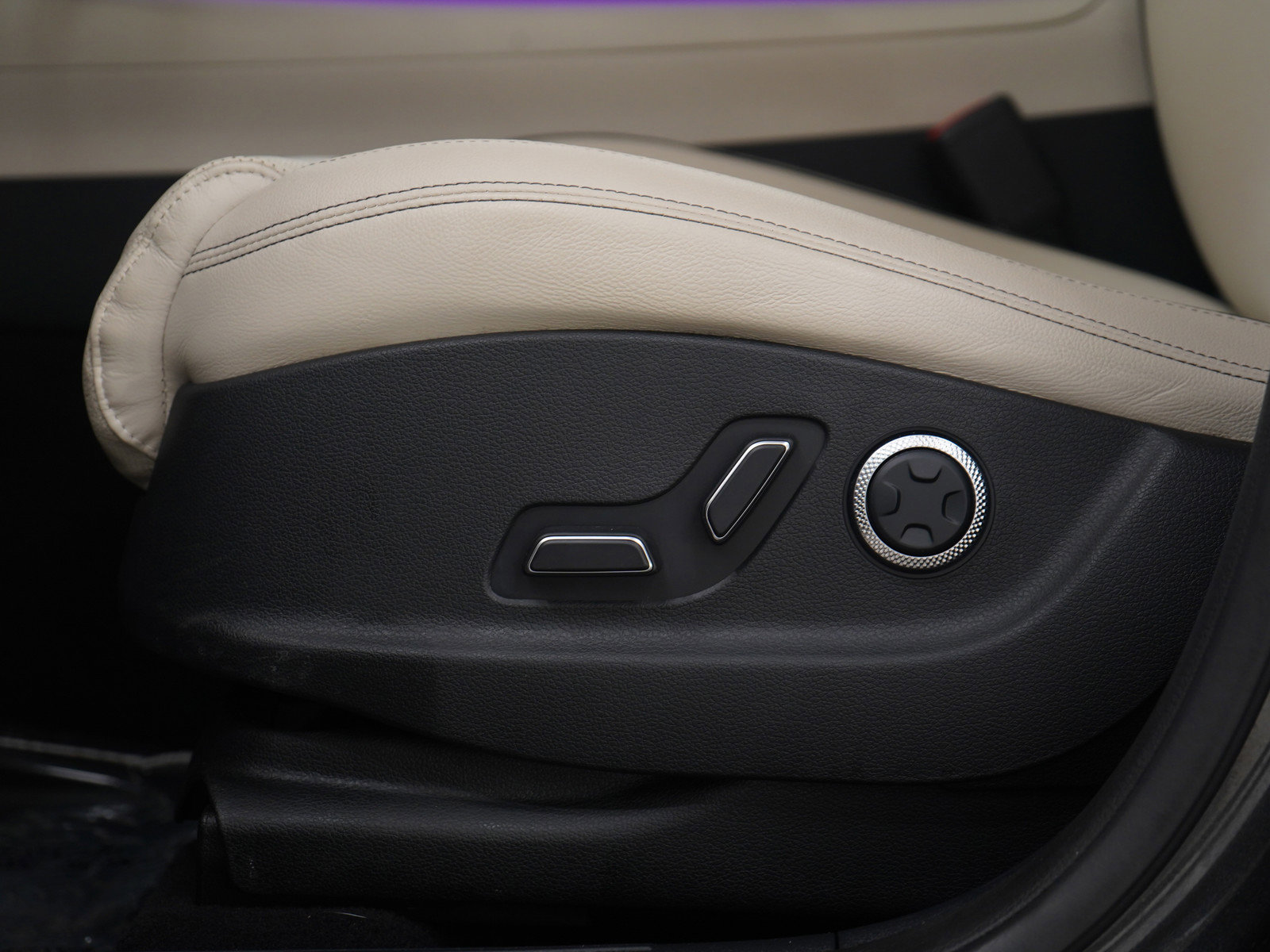 Used 2024 Genesis GV70 2.5T Advanced w/ Advanced Package image 25