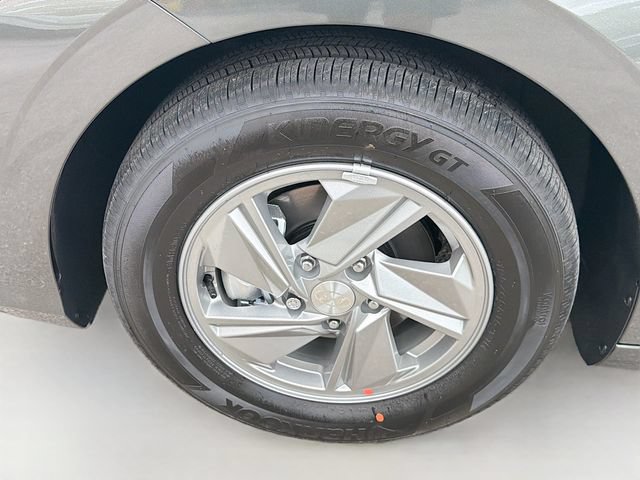 New 2026 Hyundai Elantra SE FWD image 30