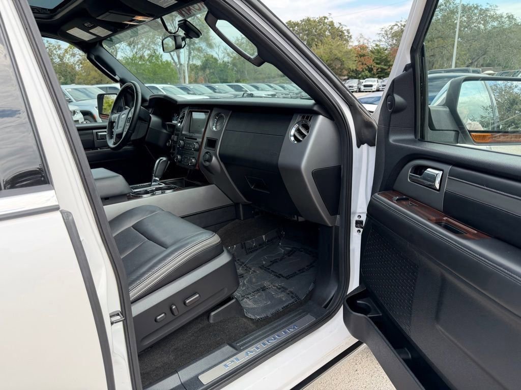 Used 2017 Ford Expedition Platinum image 30