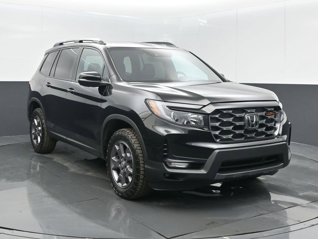 Used 2024 Honda Passport TrailSport image 2