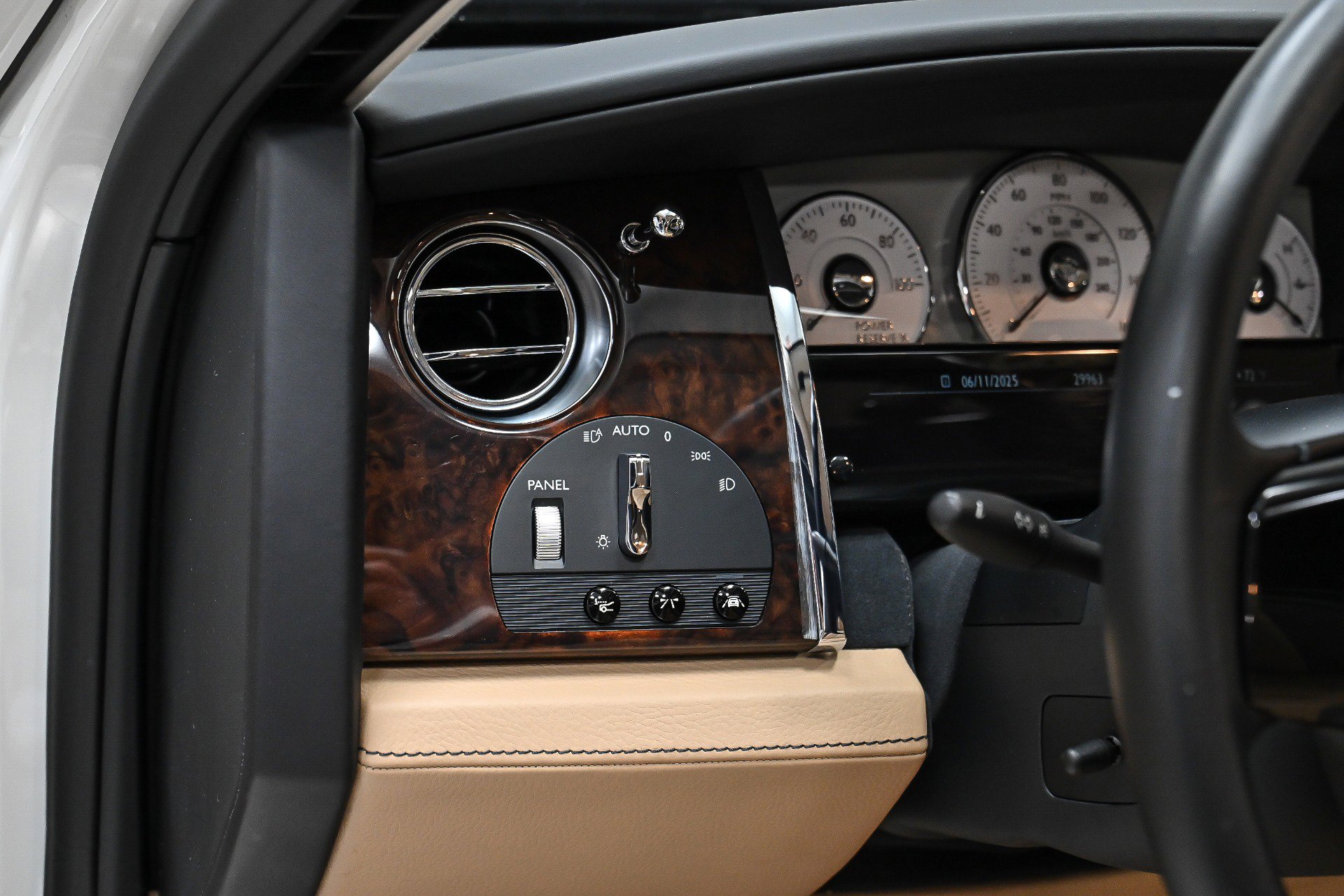 Used 2017 Rolls-Royce Ghost image 8