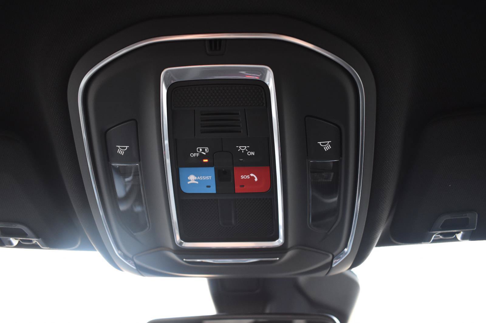 Used 2024 Jeep Grand Cherokee Laredo w/ Trailer Tow Package RWD image 38