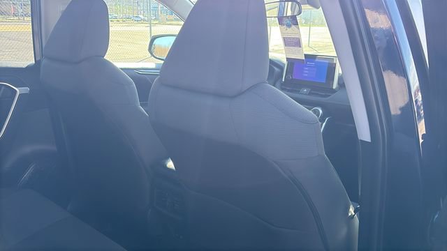 Used 2023 Toyota RAV4 XLE w/ Convenience Package image 28
