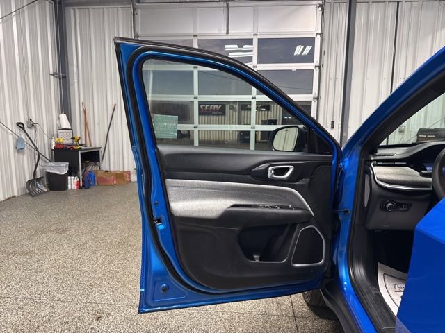 Used 2024 Jeep Compass Sport image 7