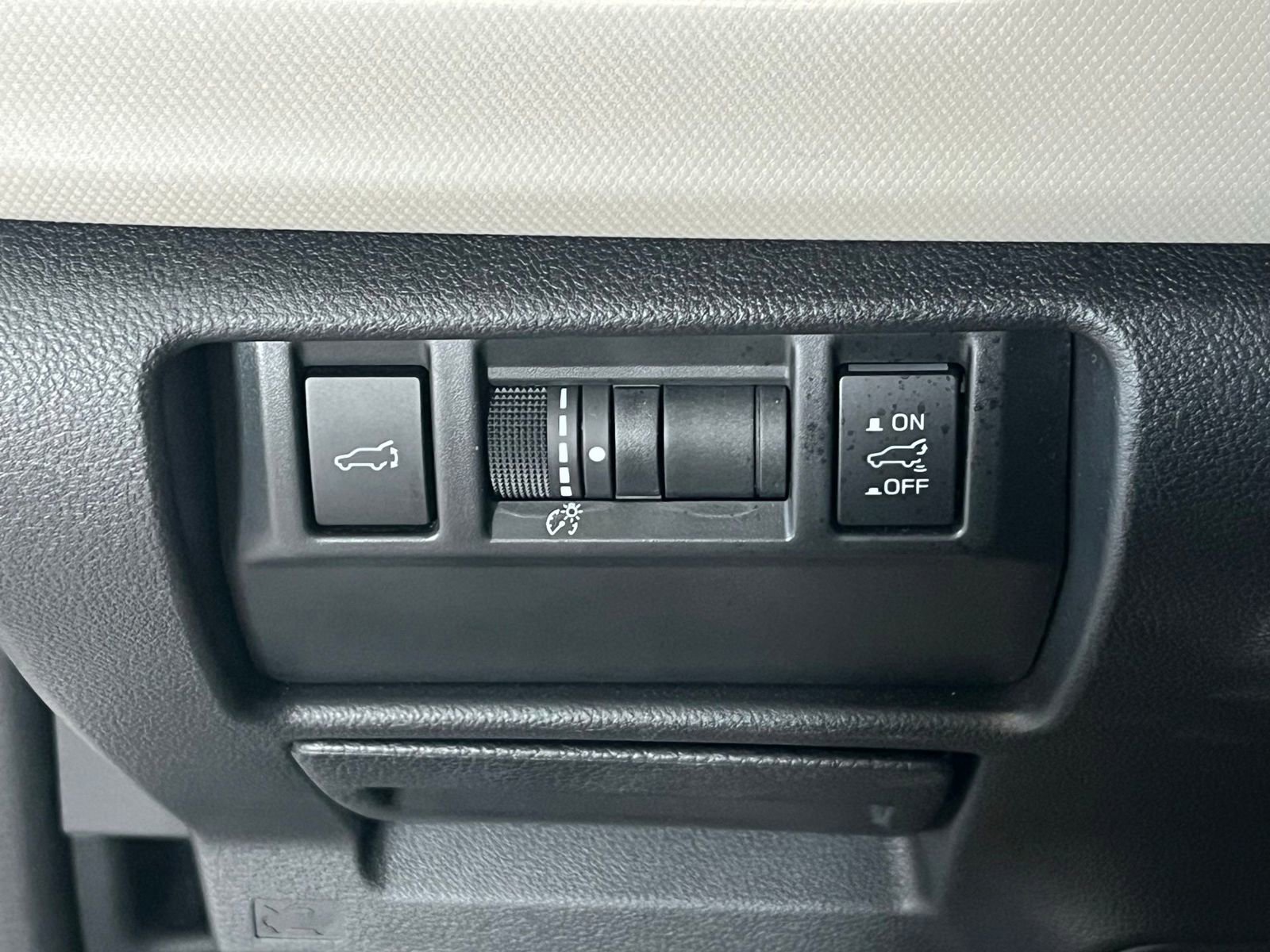 Used 2025 Subaru Forester Premium AWD/4WD image 31