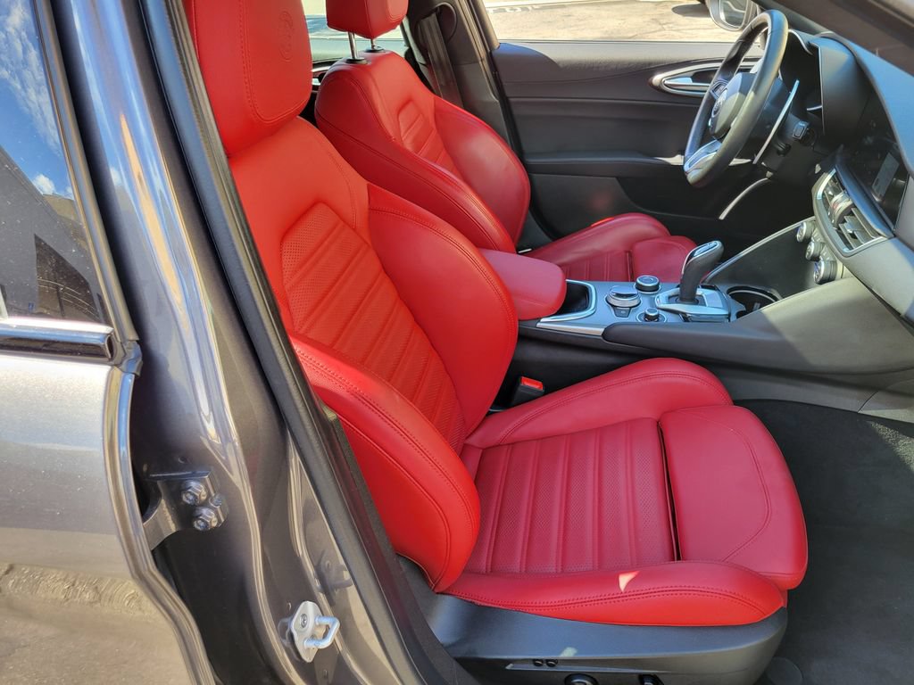 Used 2023 Alfa Romeo Giulia Veloce RWD image 19