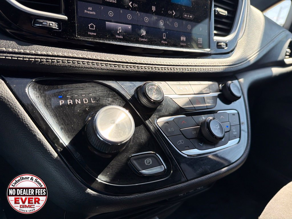 Used 2024 Chrysler Pacifica Touring FWD image 30