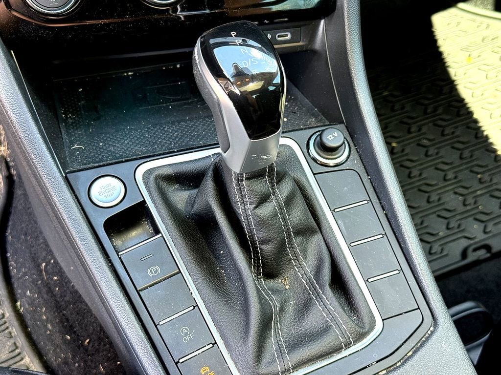 Certified 2023 Volkswagen Jetta SEL image 21