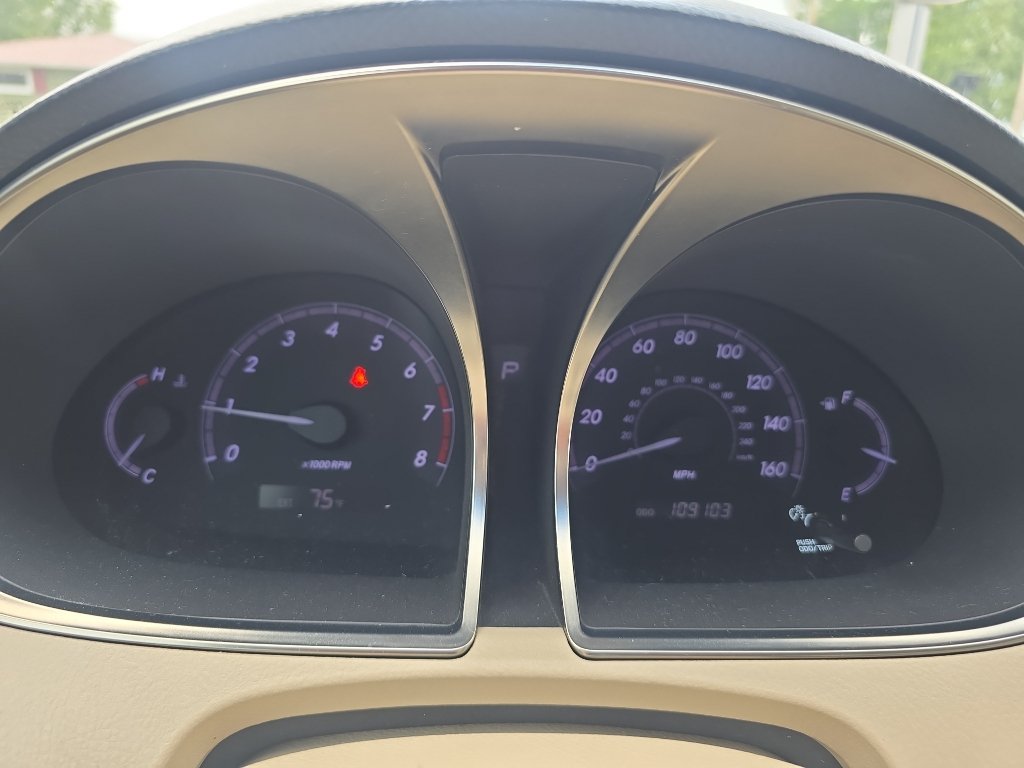 Used 2011 Toyota Avalon Limited FWD image 17