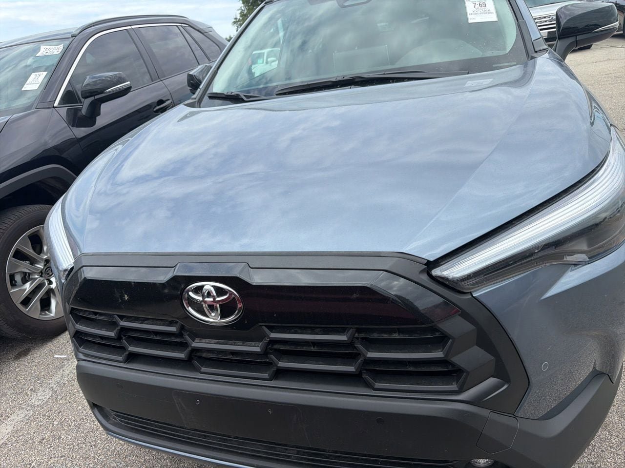 Used 2026 Toyota Corolla Cross XLE w/ Convenience Package FWD image 2