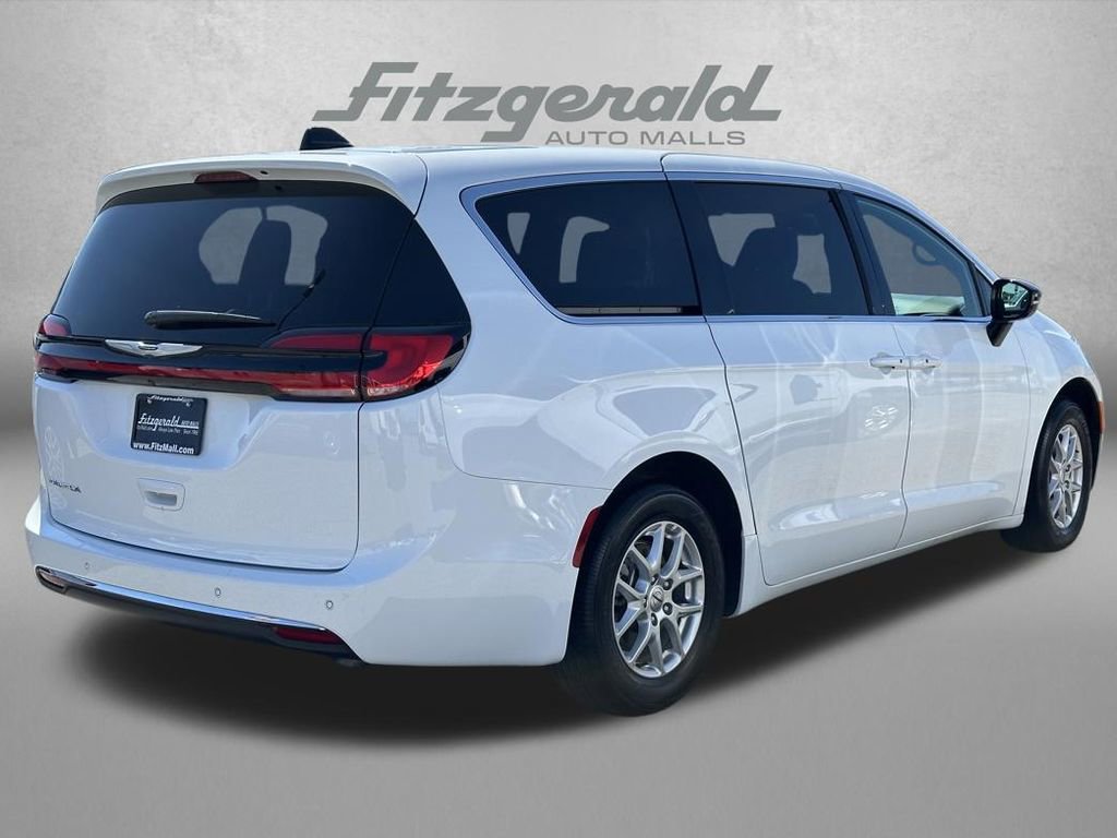 Used 2025 Chrysler Pacifica Select FWD image 4