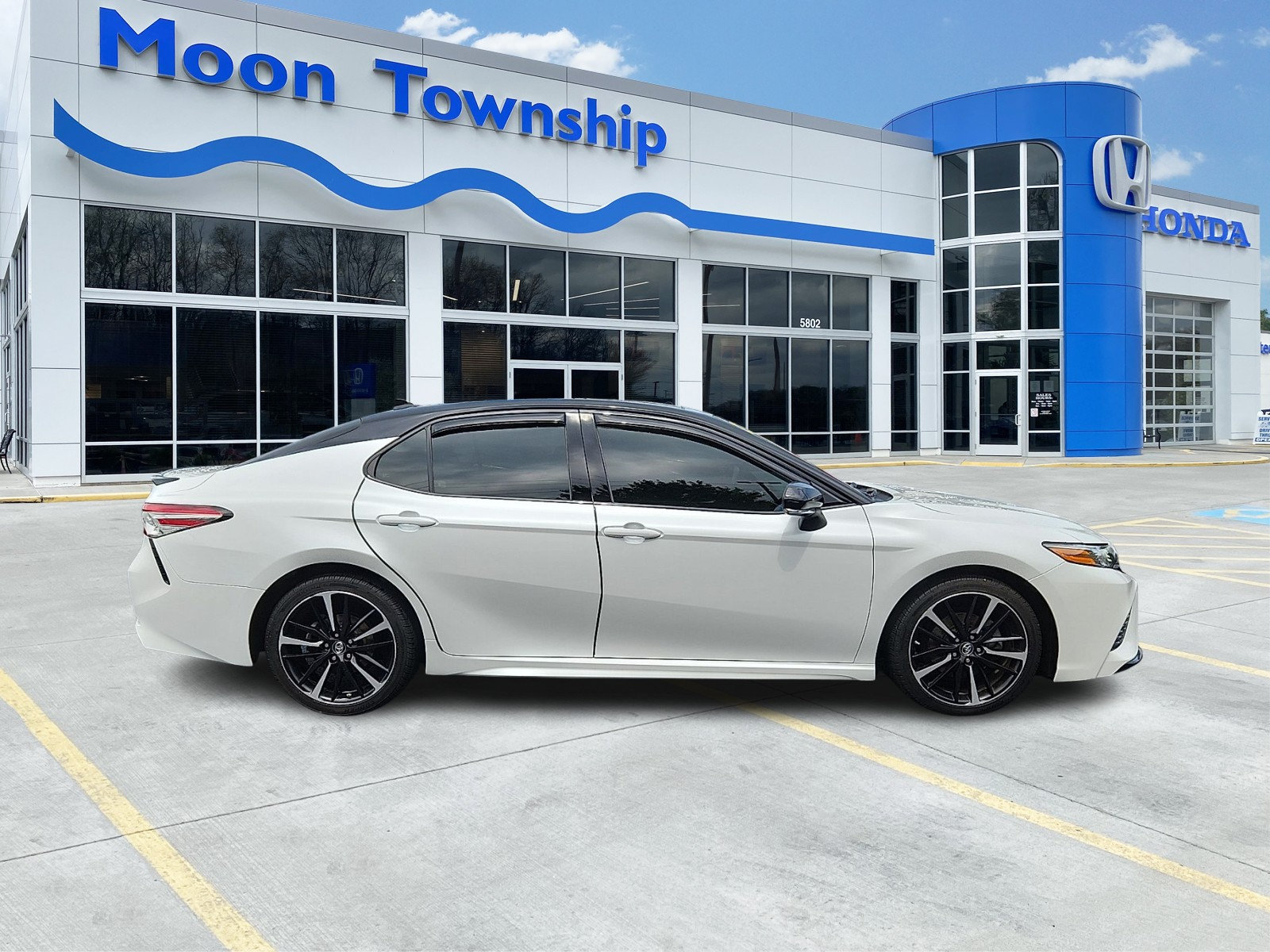 Used 2019 Toyota Camry XSE w/ Navigation Package FWD image 7