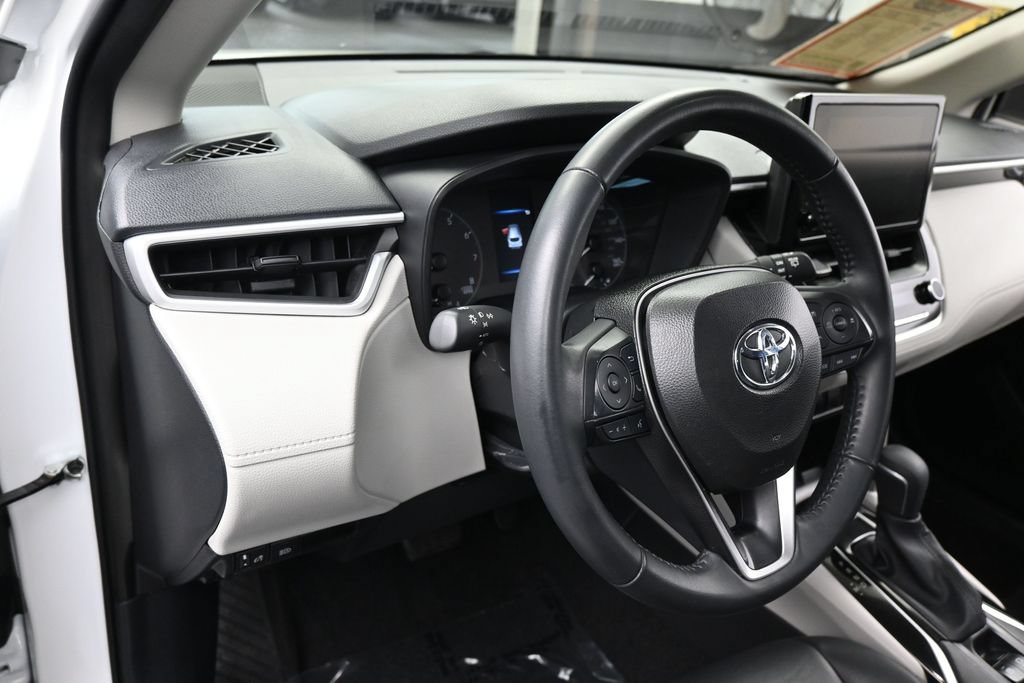 Used 2025 Toyota Corolla Cross LE FWD image 15