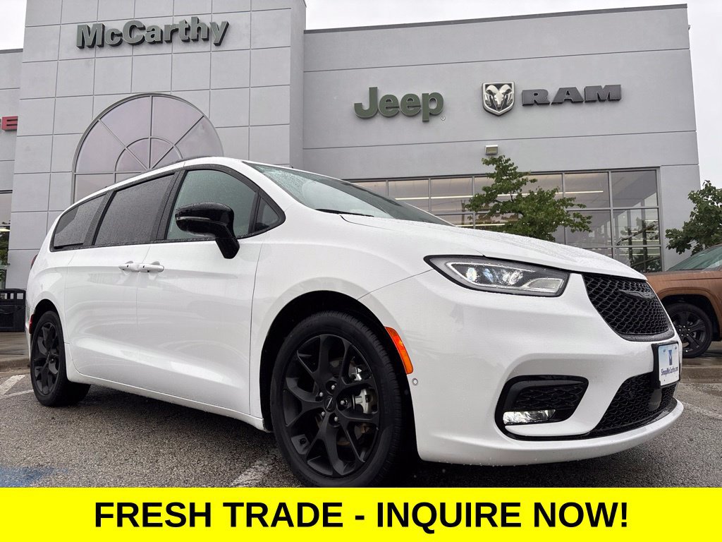 Used 2024 Chrysler Pacifica Touring-L w/ S Appearance Package