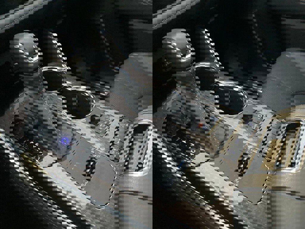 Certified 2022 Toyota Highlander Platinum image 28