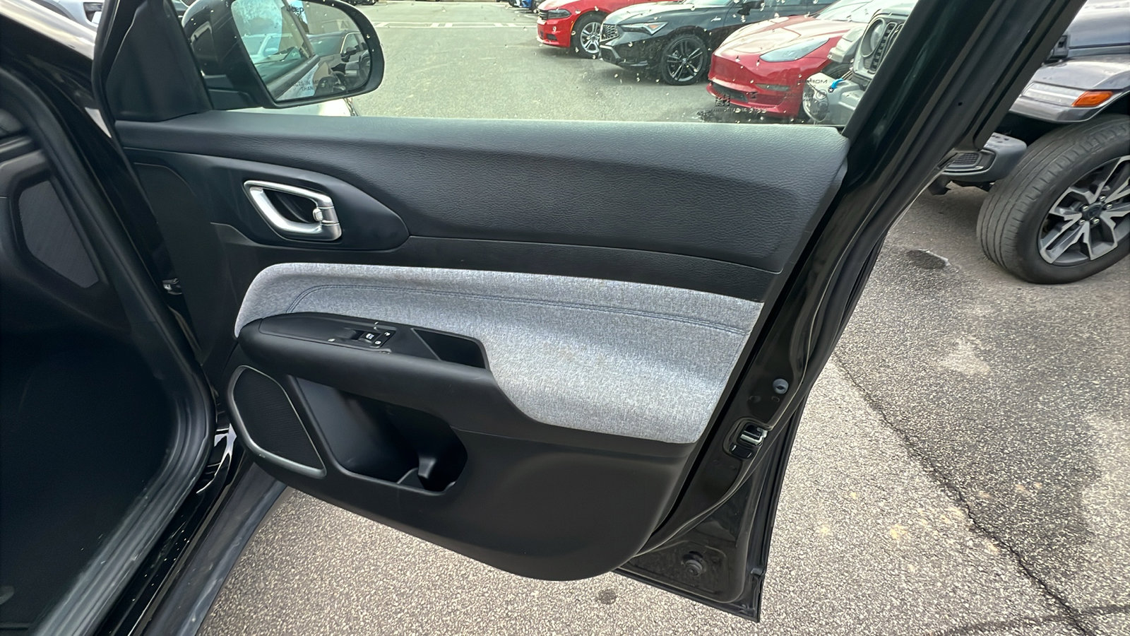 Used 2024 Jeep Compass Latitude image 18