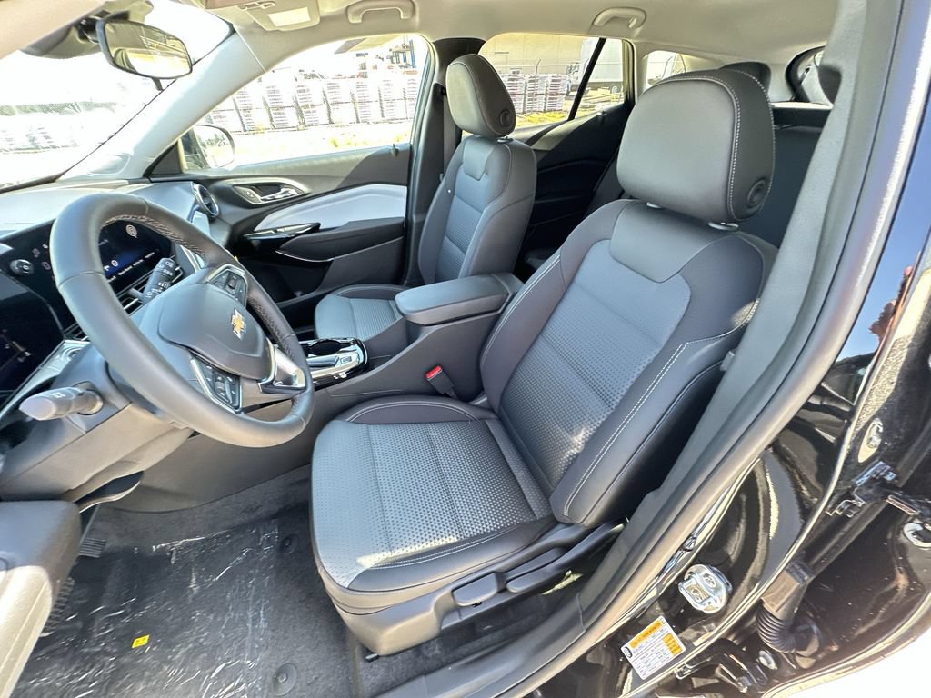 New 2026 Chevrolet Trax LT w/ LT Convenience Package FWD image 18