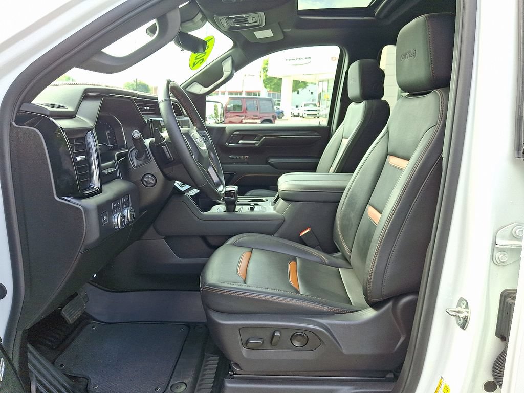 Used 2024 GMC Sierra 1500 AT4 w/ Technology Package AWD/4WD image 14