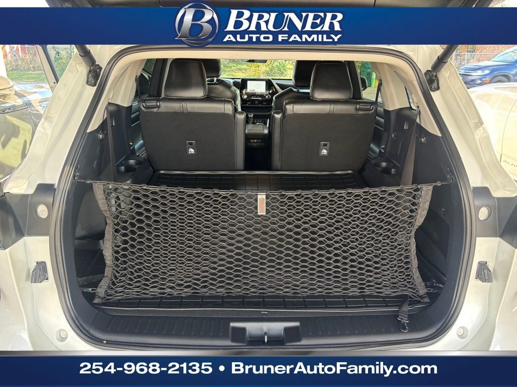 Used 2025 Toyota Highlander XLE image 7