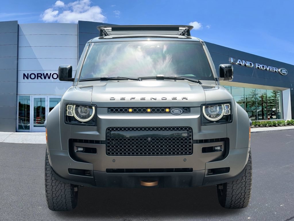Used 2025 Land Rover Defender 110 AWD/4WD image 2