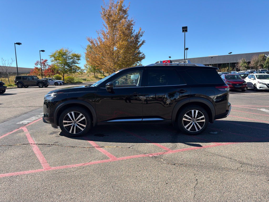 Used 2023 Nissan Pathfinder Platinum AWD/4WD image 11