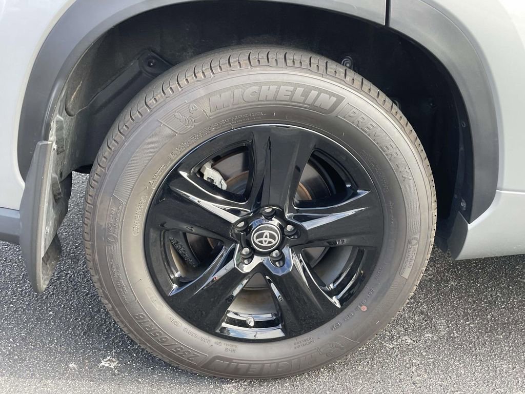 Used 2024 Toyota Highlander LE image 7